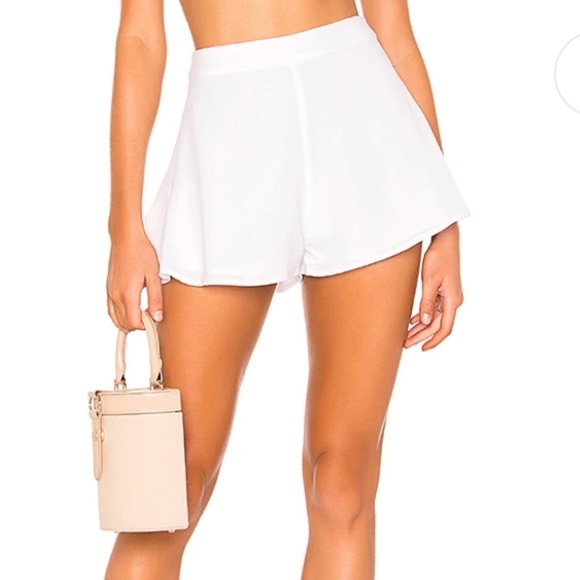 Flutter shorts in white - Picture 1 of 4